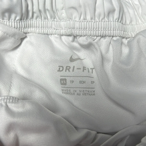 Women Nike shorts white size xs - Picture 3 of 4